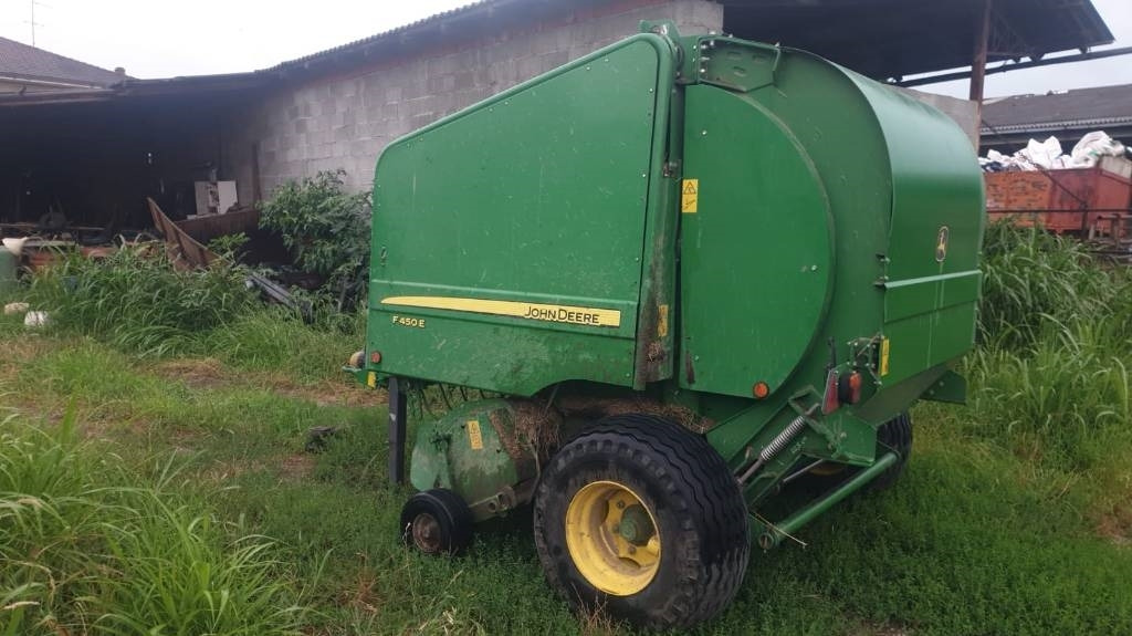 John Deere F 450 - Балирка за тркалезни бали: слика 3 John Deere F 450 - Балирка за тркалезни бали: слика 3