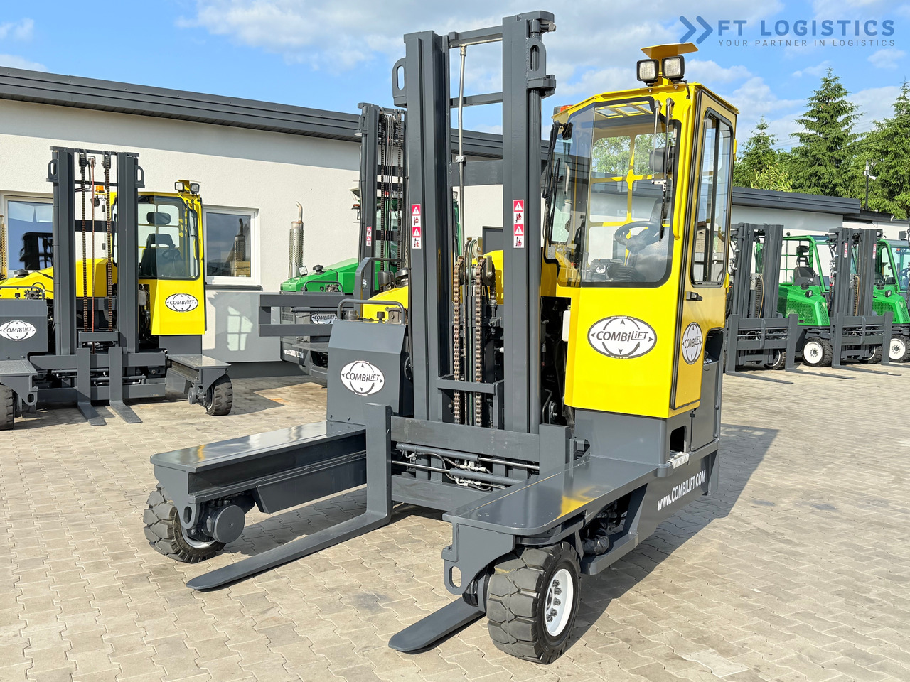 COMBILIFT C4000 / DIESEL / DUPLEX - 4100MM / FORK POSITIONER / ONLY 2951 MTH / LIKE NEW - 4-насочен вилушкар: слика 2 COMBILIFT C4000 / DIESEL / DUPLEX - 4100MM / FORK POSITIONER / ONLY 2951 MTH / LIKE NEW - 4-насочен вилушкар: слика 2