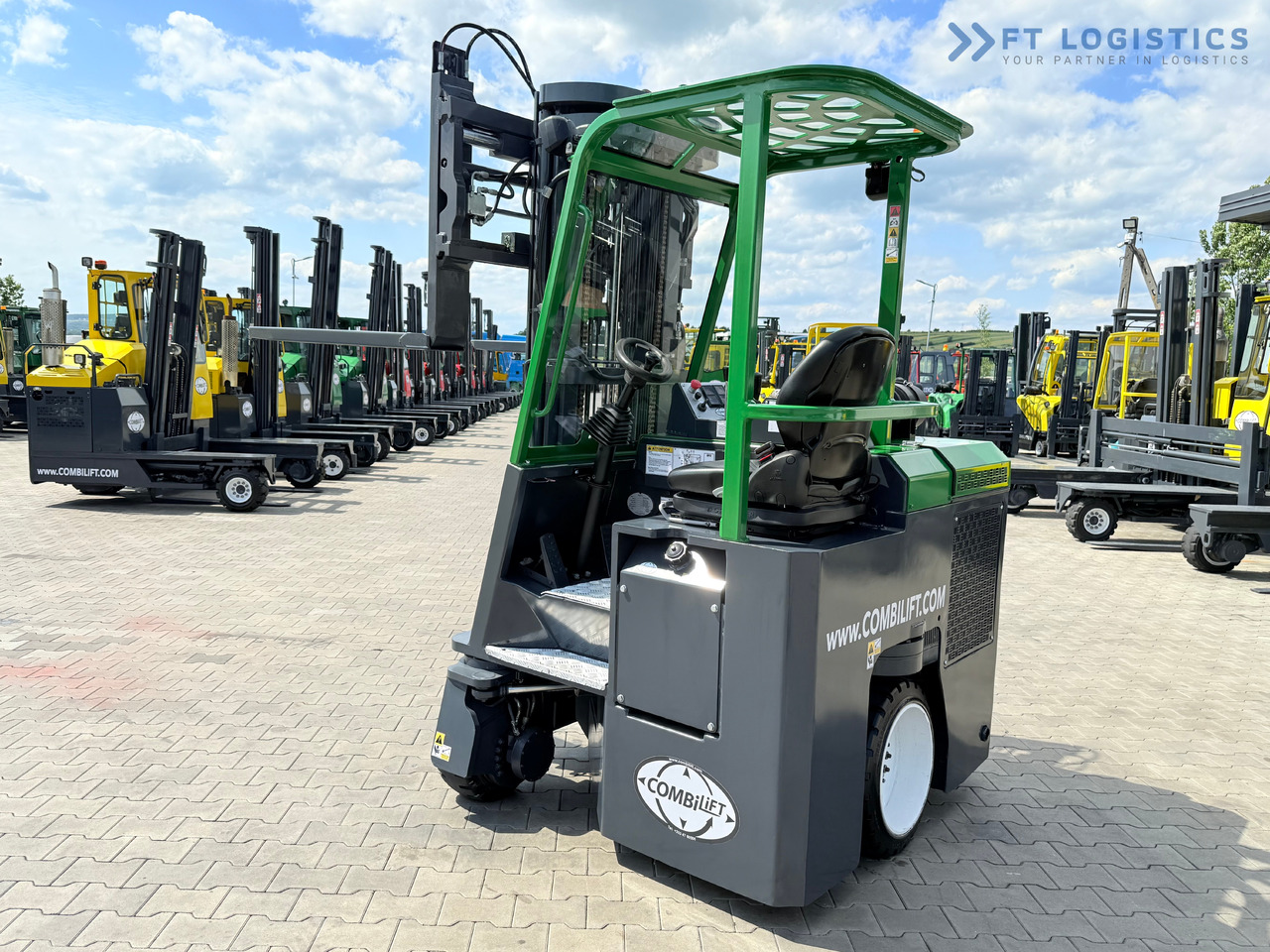 Лизинг на COMBILIFT CB2500 / DIESEL / EXTENDABLE FORKS / TRIPLEX / 5500MM / FREE LIFT / SIDE SHIFT / FORK POSITIONER / LIKE NEW COMBILIFT CB2500 / DIESEL / EXTENDABLE FORKS / TRIPLEX / 5500MM / FREE LIFT / SIDE SHIFT / FORK POSITIONER / LIKE NEW: слика 32