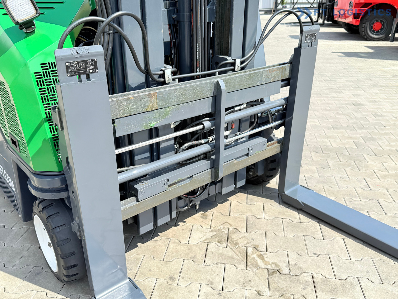 COMBILIFT CB2500 / DIESEL / EXTENDABLE FORKS / TRIPLEX / 5500MM / FREE LIFT / SIDE SHIFT / FORK POSITIONER / LIKE NEW - 4-насочен вилушкар: слика 5 COMBILIFT CB2500 / DIESEL / EXTENDABLE FORKS / TRIPLEX / 5500MM / FREE LIFT / SIDE SHIFT / FORK POSITIONER / LIKE NEW - 4-насочен вилушкар: слика 5