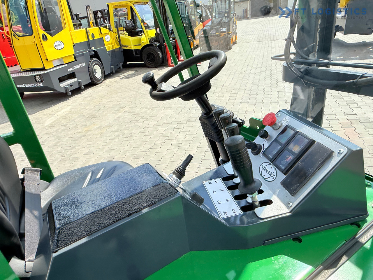 Лизинг на COMBILIFT CB2500 / DIESEL / EXTENDABLE FORKS / TRIPLEX / 5500MM / FREE LIFT / SIDE SHIFT / FORK POSITIONER / LIKE NEW COMBILIFT CB2500 / DIESEL / EXTENDABLE FORKS / TRIPLEX / 5500MM / FREE LIFT / SIDE SHIFT / FORK POSITIONER / LIKE NEW: слика 45