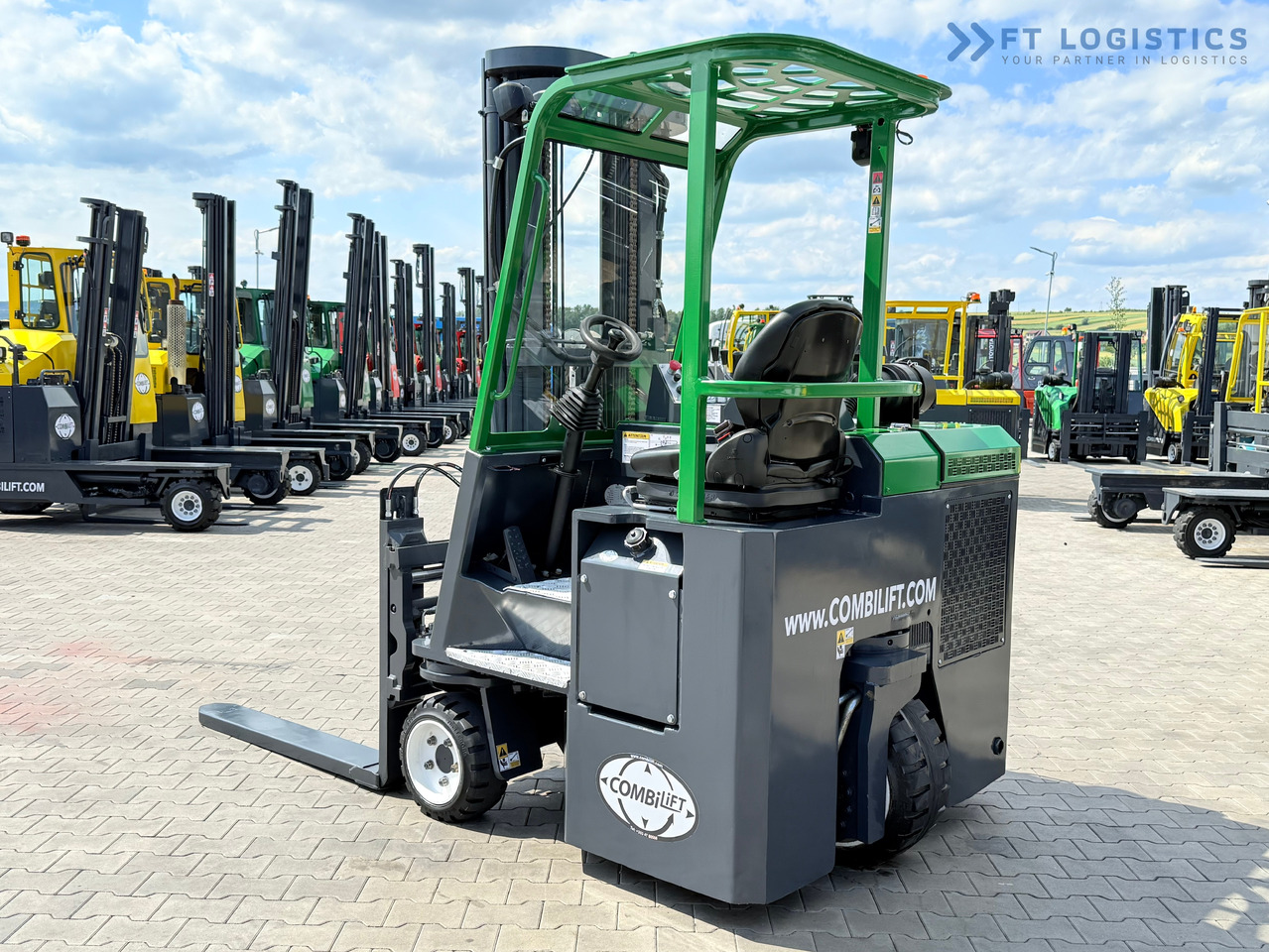 Лизинг на COMBILIFT CB2500 / DIESEL / EXTENDABLE FORKS / TRIPLEX / 5500MM / FREE LIFT / SIDE SHIFT / FORK POSITIONER / LIKE NEW COMBILIFT CB2500 / DIESEL / EXTENDABLE FORKS / TRIPLEX / 5500MM / FREE LIFT / SIDE SHIFT / FORK POSITIONER / LIKE NEW: слика 12