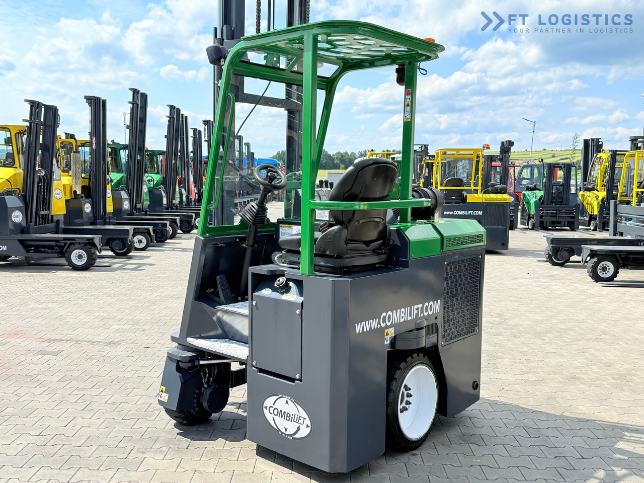 Лизинг на COMBILIFT CB2500 / DIESEL / EXTENDABLE FORKS / TRIPLEX / 5500MM / FREE LIFT / SIDE SHIFT / FORK POSITIONER / LIKE NEW COMBILIFT CB2500 / DIESEL / EXTENDABLE FORKS / TRIPLEX / 5500MM / FREE LIFT / SIDE SHIFT / FORK POSITIONER / LIKE NEW: слика 41