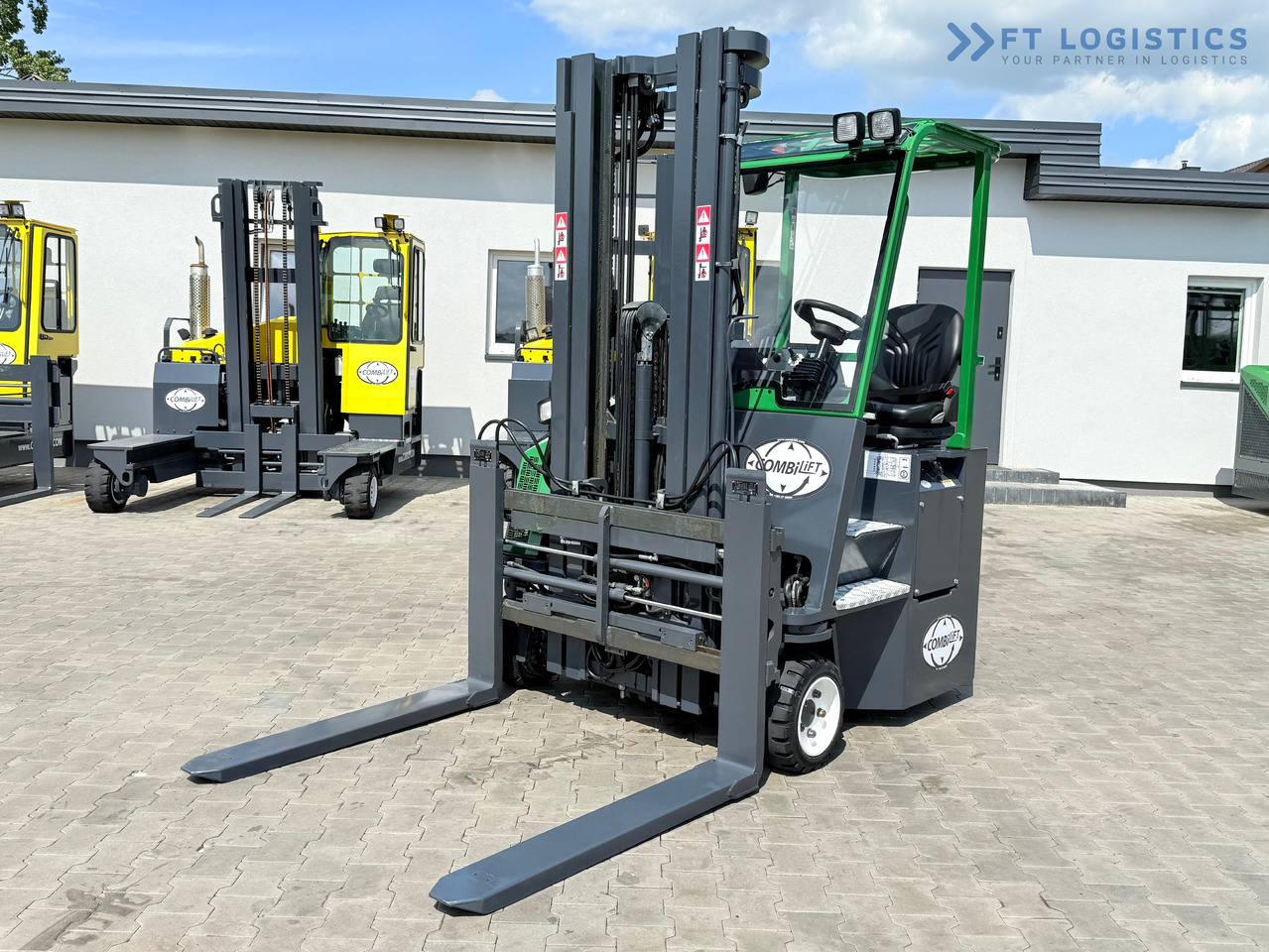 COMBILIFT CB2500 / DIESEL / EXTENDABLE FORKS / TRIPLEX / 5500MM / FREE LIFT / SIDE SHIFT / FORK POSITIONER / LIKE NEW - 4-насочен вилушкар: слика 2 COMBILIFT CB2500 / DIESEL / EXTENDABLE FORKS / TRIPLEX / 5500MM / FREE LIFT / SIDE SHIFT / FORK POSITIONER / LIKE NEW - 4-насочен вилушкар: слика 2