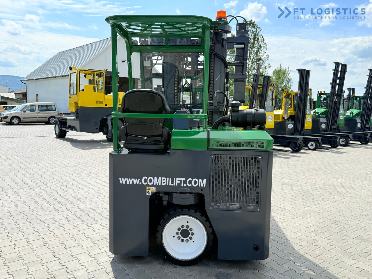 Лизинг на COMBILIFT CB2500 / DIESEL / EXTENDABLE FORKS / TRIPLEX / 5500MM / FREE LIFT / SIDE SHIFT / FORK POSITIONER / LIKE NEW COMBILIFT CB2500 / DIESEL / EXTENDABLE FORKS / TRIPLEX / 5500MM / FREE LIFT / SIDE SHIFT / FORK POSITIONER / LIKE NEW: слика 31