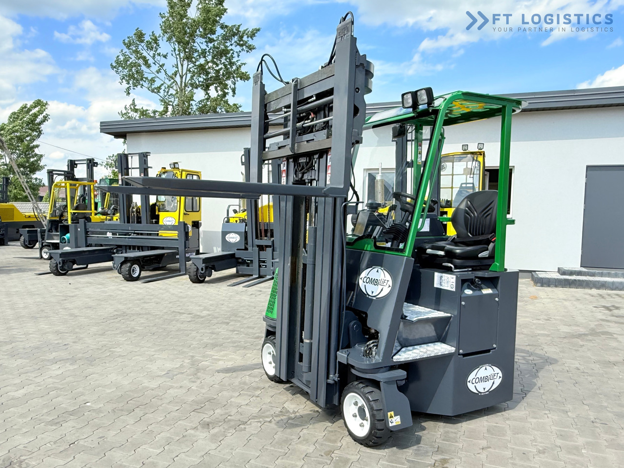 Лизинг на COMBILIFT CB2500 / DIESEL / EXTENDABLE FORKS / TRIPLEX / 5500MM / FREE LIFT / SIDE SHIFT / FORK POSITIONER / LIKE NEW COMBILIFT CB2500 / DIESEL / EXTENDABLE FORKS / TRIPLEX / 5500MM / FREE LIFT / SIDE SHIFT / FORK POSITIONER / LIKE NEW: слика 26