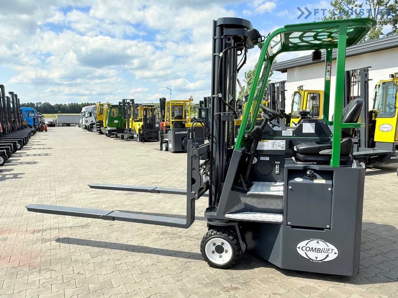 Лизинг на COMBILIFT CB2500 / DIESEL / EXTENDABLE FORKS / TRIPLEX / 5500MM / FREE LIFT / SIDE SHIFT / FORK POSITIONER / LIKE NEW COMBILIFT CB2500 / DIESEL / EXTENDABLE FORKS / TRIPLEX / 5500MM / FREE LIFT / SIDE SHIFT / FORK POSITIONER / LIKE NEW: слика 22