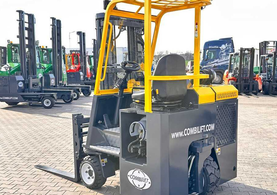 Combilift C3000CB / GAS / TRIPLEX / 4900MM / FREE LIFT / FORK POSITIONER / SIC3000CB / GAS / TRIPLEX / 4900MM / FREE LIFT / FORK POSITIONER / SIDE SHIFT / LIKE NEWDE SHIFT / LIKE NEW - 4-насочен вилушкар: слика 5 Combilift C3000CB / GAS / TRIPLEX / 4900MM / FREE LIFT / FORK POSITIONER / SIC3000CB / GAS / TRIPLEX / 4900MM / FREE LIFT / FORK POSITIONER / SIDE SHIFT / LIKE NEWDE SHIFT / LIKE NEW - 4-насочен вилушкар: слика 5