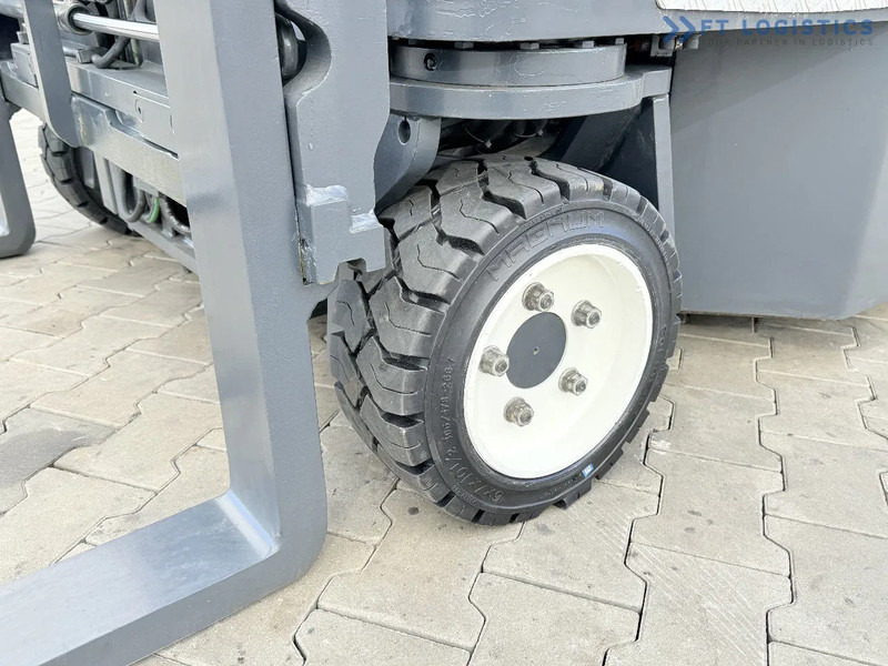 Combilift C3000CB / GAS / TRIPLEX 4900MM / FREE LIFT / FORK POSITIONER / SIDE SHIFT / EXCELLENT CONDITION / Wide range of four-way and sid - 4-насочен вилушкар: слика 4 Combilift C3000CB / GAS / TRIPLEX 4900MM / FREE LIFT / FORK POSITIONER / SIDE SHIFT / EXCELLENT CONDITION / Wide range of four-way and sid - 4-насочен вилушкар: слика 4