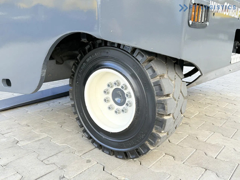 Combilift C5000SR / DIESEL / TRIPLEX MAST – 6100 MM / FORK POSITIONER / FULL CABIN C5000SR / DIESEL / TRIPLEX MAST – 6100 MM / FORK POSITI - Бочен утоварувач: слика 4 Combilift C5000SR / DIESEL / TRIPLEX MAST – 6100 MM / FORK POSITIONER / FULL CABIN C5000SR / DIESEL / TRIPLEX MAST – 6100 MM / FORK POSITI - Бочен утоварувач: слика 4