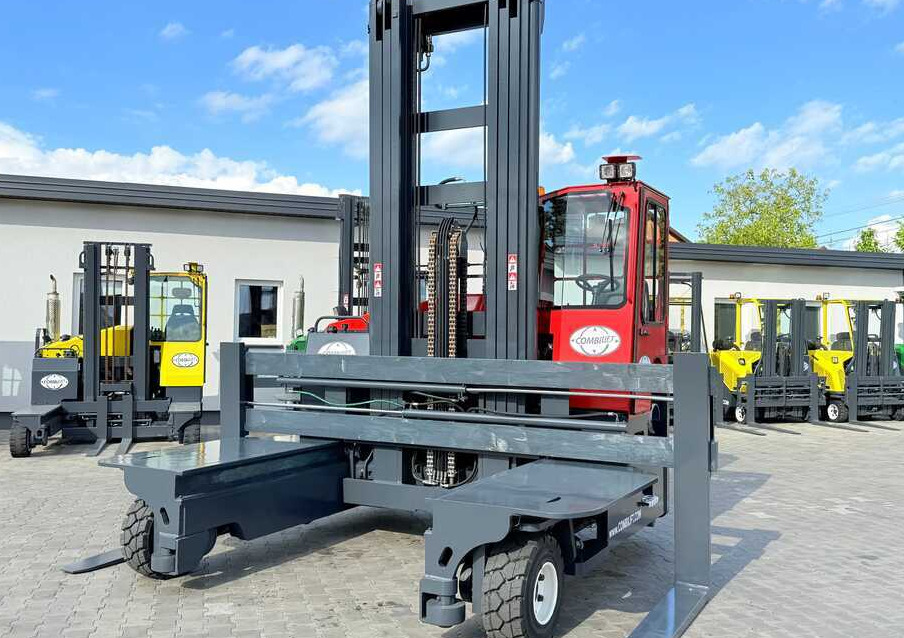 Combilift C8000 / GAS / TRIPLEX 8300 / WIDE FORK POSITIRONER / FREE-LIFT / A comprehensive range of four-way and side-loading forklifts. - 4-насочен вилушкар: слика 3 Combilift C8000 / GAS / TRIPLEX 8300 / WIDE FORK POSITIRONER / FREE-LIFT / A comprehensive range of four-way and side-loading forklifts. - 4-насочен вилушкар: слика 3