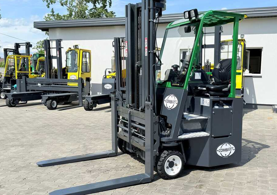 Combilift CB2500 / DIESEL / EXTENDABLE FORKS / TRIPLEX / 5500MM / FREE LIFT / SIDE SHIFT / FORK POSITIONER / LIKE NEW - 4-насочен вилушкар: слика 2 Combilift CB2500 / DIESEL / EXTENDABLE FORKS / TRIPLEX / 5500MM / FREE LIFT / SIDE SHIFT / FORK POSITIONER / LIKE NEW - 4-насочен вилушкар: слика 2