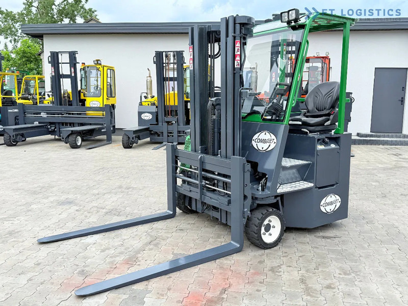 Combilift CB3000 / DIESEL / TRIPLEX 4900MM / FULL FREE LIFT / SIDE SHIFT / FORK POSITIONER / 1500MM FORKS / LIKE NEW CB3000 / DIESEL / TRI - 4-насочен вилушкар: слика 1 Combilift CB3000 / DIESEL / TRIPLEX 4900MM / FULL FREE LIFT / SIDE SHIFT / FORK POSITIONER / 1500MM FORKS / LIKE NEW CB3000 / DIESEL / TRI - 4-насочен вилушкар: слика 1