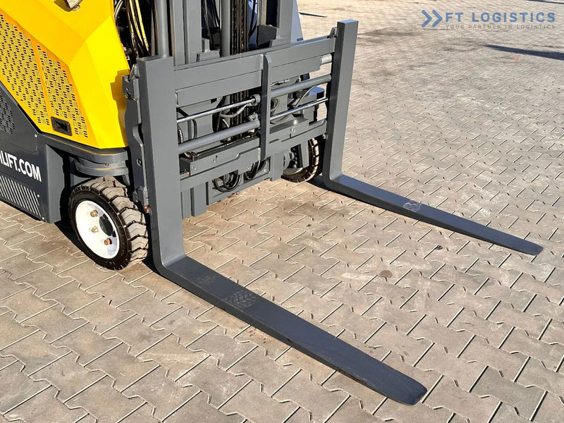 Combilift CB3000 / LPG / DUPLEX / 4000MM / FREE LIFT / NEW TIRES / LIKE NEW CB3000 / LPG / DUPLEX / 4000MM / FREE LIFT / NEW TIRES / LIKE - 4-насочен вилушкар: слика 4 Combilift CB3000 / LPG / DUPLEX / 4000MM / FREE LIFT / NEW TIRES / LIKE NEW CB3000 / LPG / DUPLEX / 4000MM / FREE LIFT / NEW TIRES / LIKE - 4-насочен вилушкар: слика 4