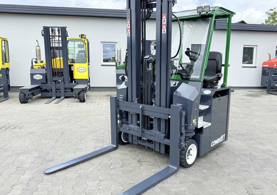 Combilift CBE2500 / TRIPLEX / 5500MM / FREE LIFT / ELECTRIC DRIVE / ONLY 2300 MTH / POSITIONER / SIDE SHIFT / NEW TYRES / LIKE NEW A wide range of four-way and side loaders, tailored to diverse needs - 4-насочен вилушкар: слика 1 Combilift CBE2500 / TRIPLEX / 5500MM / FREE LIFT / ELECTRIC DRIVE / ONLY 2300 MTH / POSITIONER / SIDE SHIFT / NEW TYRES / LIKE NEW A wide range of four-way and side loaders, tailored to diverse needs - 4-насочен вилушкар: слика 1