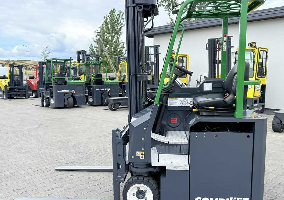 Combilift CBE2500 / TRIPLEX / 5500MM / FREE LIFT / ELECTRIC DRIVE / ONLY 2300 MTH / POSITIONER / SIDE SHIFT / NEW TYRES / LIKE NEW A wide range of four-way and side loaders, tailored to diverse needs - 4-насочен вилушкар: слика 3 Combilift CBE2500 / TRIPLEX / 5500MM / FREE LIFT / ELECTRIC DRIVE / ONLY 2300 MTH / POSITIONER / SIDE SHIFT / NEW TYRES / LIKE NEW A wide range of four-way and side loaders, tailored to diverse needs - 4-насочен вилушкар: слика 3