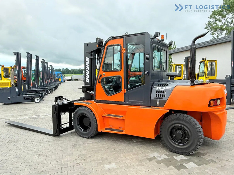 Дизел вилушкар Doosan DOOSAN / DUPLEX 3000MM / SIDE SHIFT / FORK POSITIONER / 2500MM FORKS / 7000KG / CABIN / LIKE NEW DOOSAN / DUPLEX 3000MM / SIDE S: слика 14 Дизел вилушкар Doosan DOOSAN / DUPLEX 3000MM / SIDE SHIFT / FORK POSITIONER / 2500MM FORKS / 7000KG / CABIN / LIKE NEW DOOSAN / DUPLEX 3000MM / SIDE S: слика 14