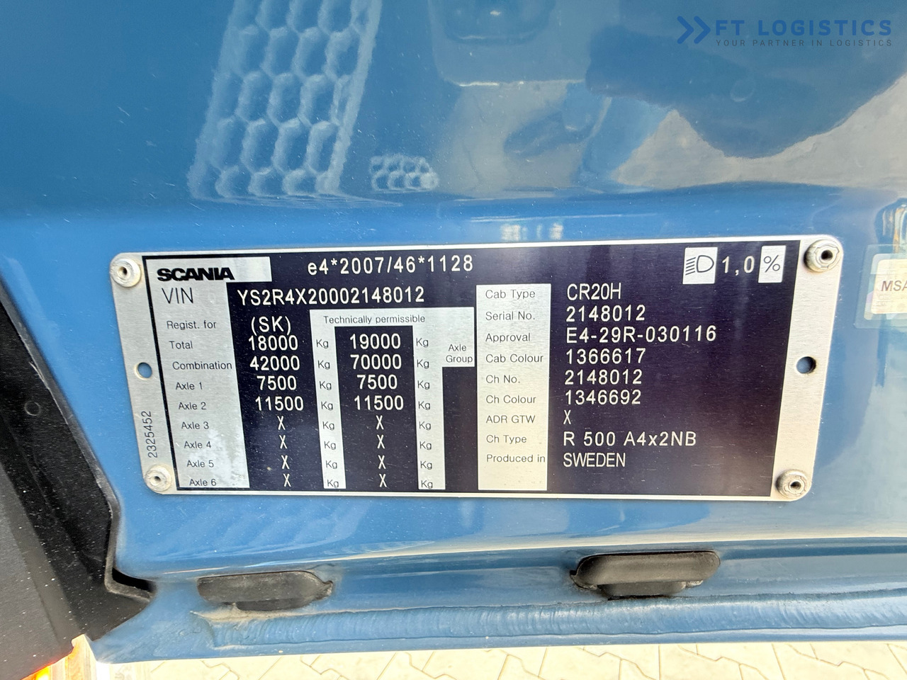 SCANIA R500 / STANDARD / RETARDER / 6X AIR SUSPENSION / PARKING AIR CONDITIONING / INTERAXLE COVERS / 2X BED / FRIDGE / RETARDER / LIKE NEW - Камион влекач: слика 4 SCANIA R500 / STANDARD / RETARDER / 6X AIR SUSPENSION / PARKING AIR CONDITIONING / INTERAXLE COVERS / 2X BED / FRIDGE / RETARDER / LIKE NEW - Камион влекач: слика 4