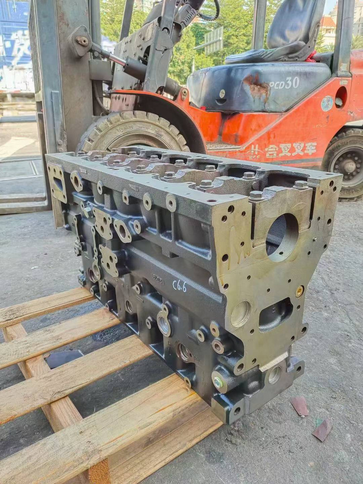CATERPILLAR C6.6 - Блок на цилиндерот за Багер: слика 4 CATERPILLAR C6.6 - Блок на цилиндерот за Багер: слика 4