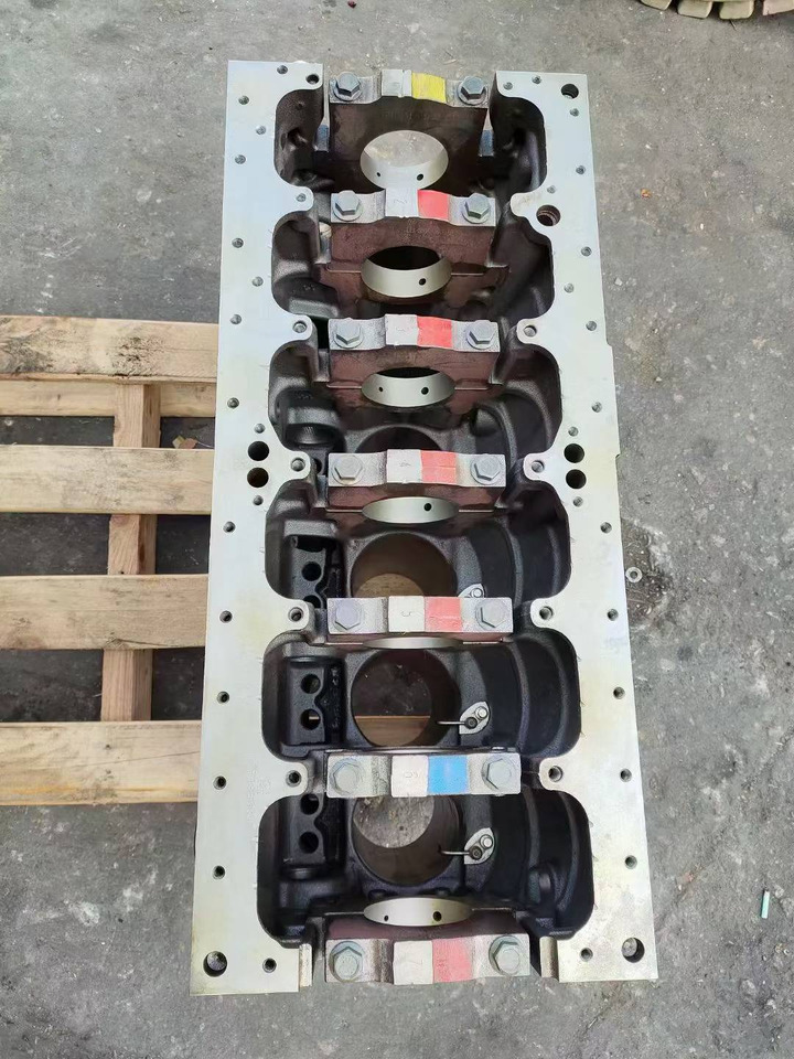 CATERPILLAR C6.6 - Блок на цилиндерот за Багер: слика 5 CATERPILLAR C6.6 - Блок на цилиндерот за Багер: слика 5