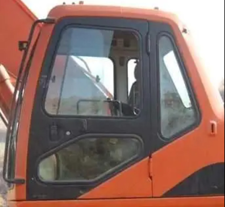 DOOSAN DX225 - Кабина за Багер: слика 2 DOOSAN DX225 - Кабина за Багер: слика 2