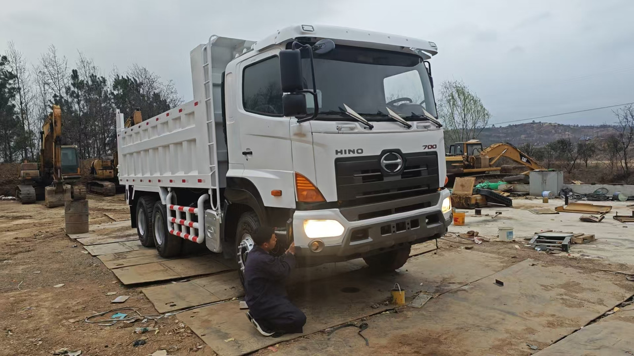 HINO HINO 700 - Кипер: слика 1 HINO HINO 700 - Кипер: слика 1