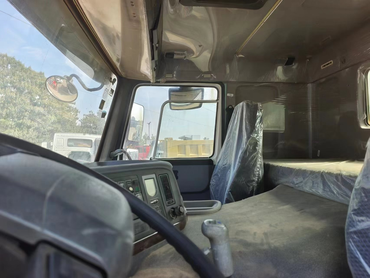 HOWO 6×4 ,20 cubic meters - Камион цистерна: слика 2 HOWO 6×4 ,20 cubic meters - Камион цистерна: слика 2