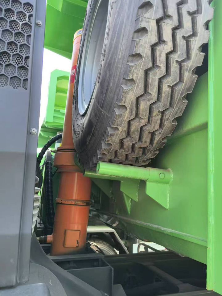 HOWO HOWO 6*6 dump truck - Кипер: слика 3 HOWO HOWO 6*6 dump truck - Кипер: слика 3