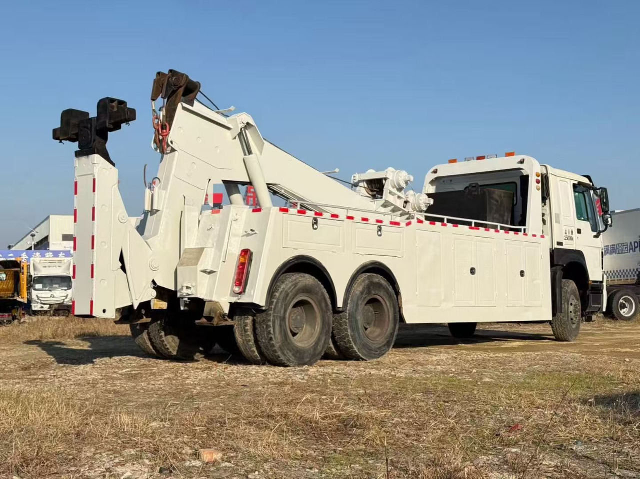 HOWO/SINOTRUK KFM5317TQZ508H - Камион за влечење: слика 4 HOWO/SINOTRUK KFM5317TQZ508H - Камион за влечење: слика 4