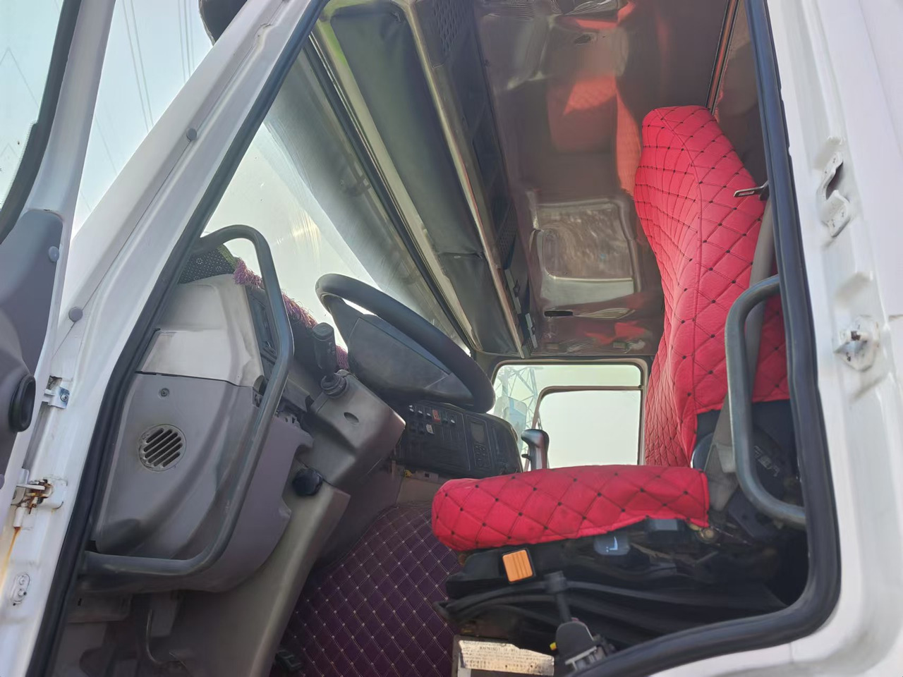 HOWO,XCMG HOWO 375,XCMG MSQS300-4 12 tons - Камион цистерна: слика 4 HOWO,XCMG HOWO 375,XCMG MSQS300-4 12 tons - Камион цистерна: слика 4