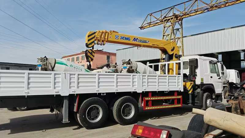 HOWO ,XCMG HOWO 375 engine,XCMG 12 tons crane truck - Камион со кран: слика 4 HOWO ,XCMG HOWO 375 engine,XCMG 12 tons crane truck - Камион со кран: слика 4