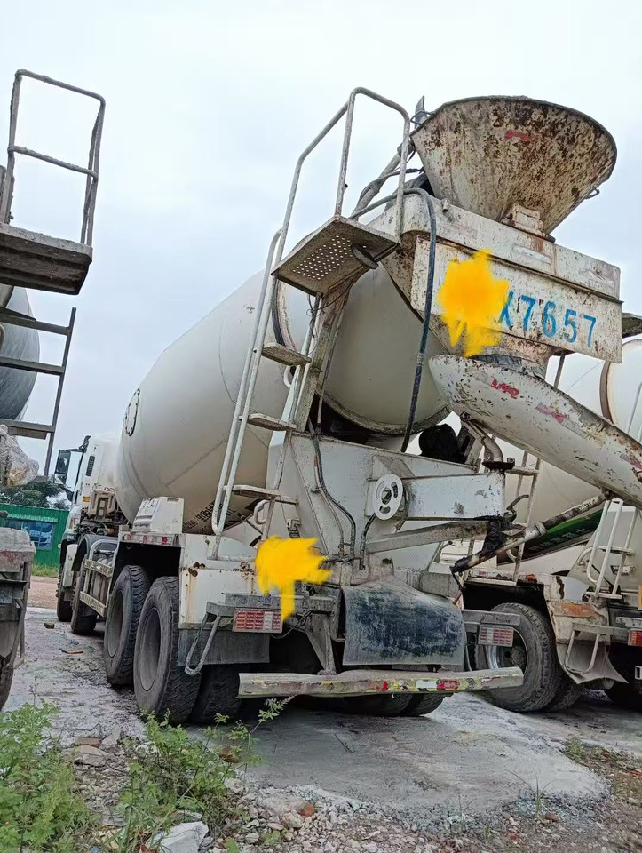ISUZU ISUZU T156 15 cubic meter mixing tank - Мешалка за бетон: слика 2 ISUZU ISUZU T156 15 cubic meter mixing tank - Мешалка за бетон: слика 2