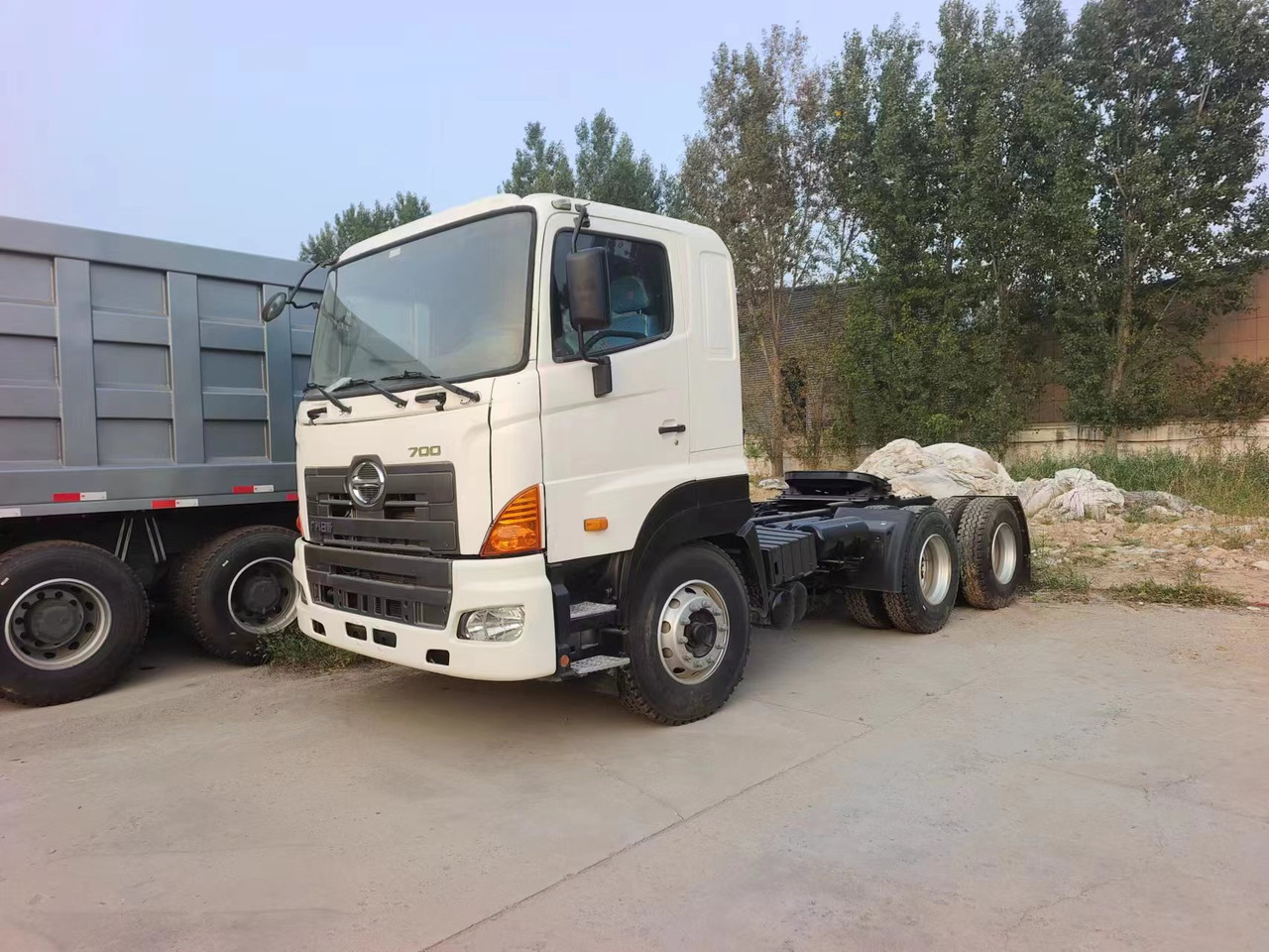 HINO HINO 700 - Камион влекач: слика 3 HINO HINO 700 - Камион влекач: слика 3