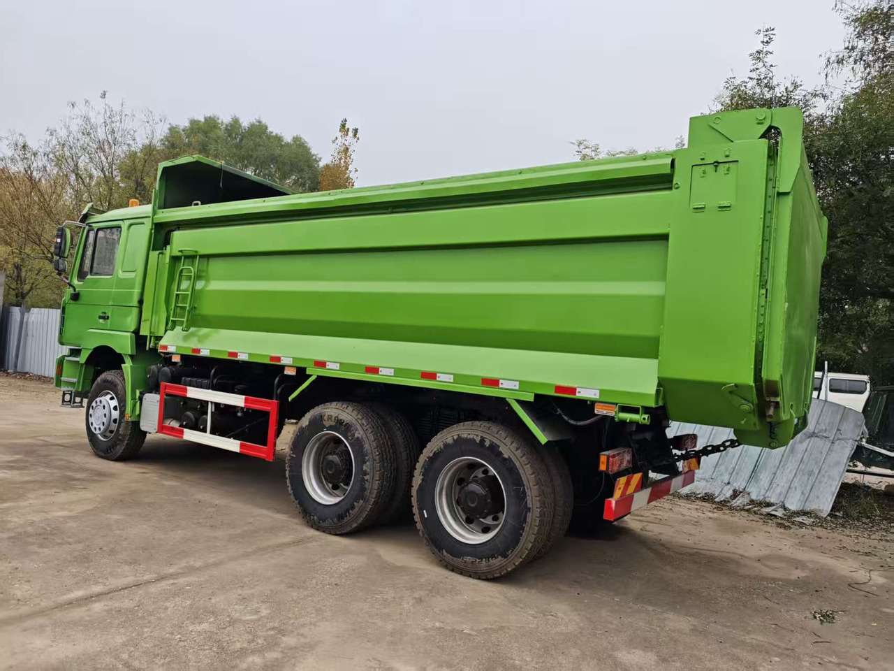 SHACMAN F3000 - Камион цистерна: слика 4 SHACMAN F3000 - Камион цистерна: слика 4