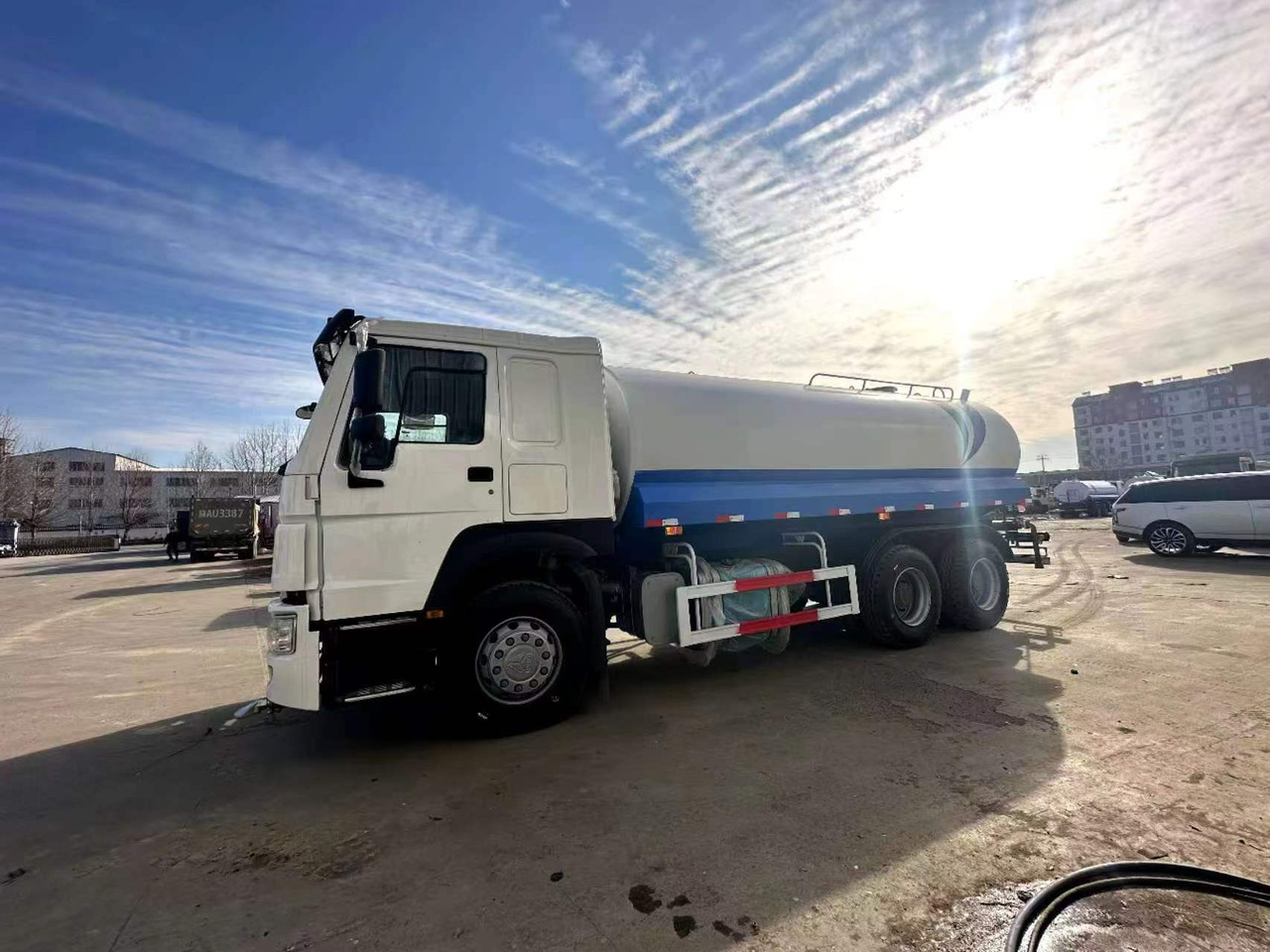 SINOTRUK 20 cubic meters tanker - Камион цистерна: слика 4 SINOTRUK 20 cubic meters tanker - Камион цистерна: слика 4