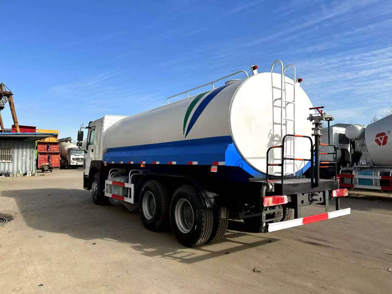 SINOTRUK 20 cubic meters tanker - Камион цистерна: слика 3 SINOTRUK 20 cubic meters tanker - Камион цистерна: слика 3