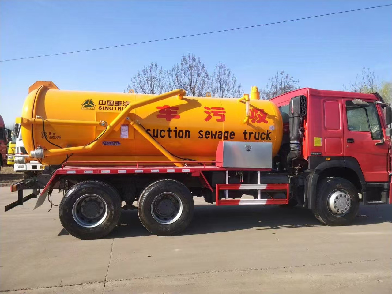 SINOTRUK SINOTRUK  336  suction sewage truck - Транспортер на контејнер/ Камион со променливо тело: слика 3 SINOTRUK SINOTRUK  336  suction sewage truck - Транспортер на контејнер/ Камион со променливо тело: слика 3