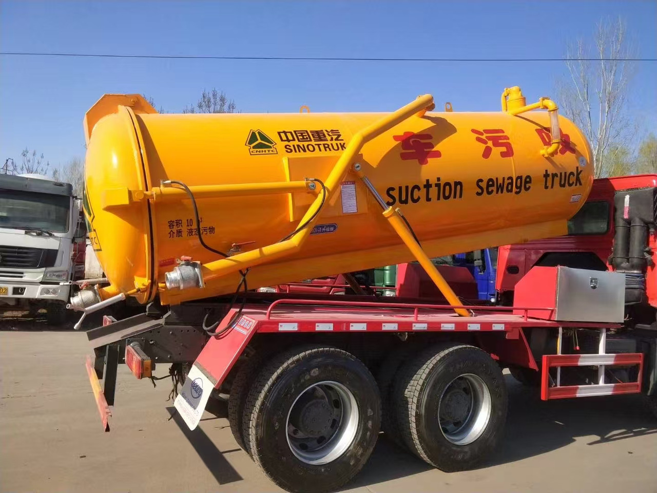SINOTRUK SINOTRUK  336  suction sewage truck - Транспортер на контејнер/ Камион со променливо тело: слика 5 SINOTRUK SINOTRUK  336  suction sewage truck - Транспортер на контејнер/ Камион со променливо тело: слика 5
