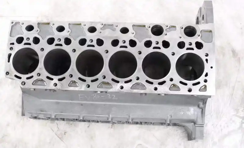 VOLVO D6E - Блок на цилиндерот за Багер: слика 3 VOLVO D6E - Блок на цилиндерот за Багер: слика 3