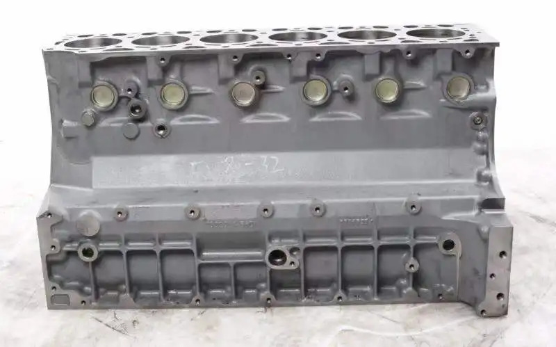 VOLVO D6E - Блок на цилиндерот за Багер: слика 2 VOLVO D6E - Блок на цилиндерот за Багер: слика 2