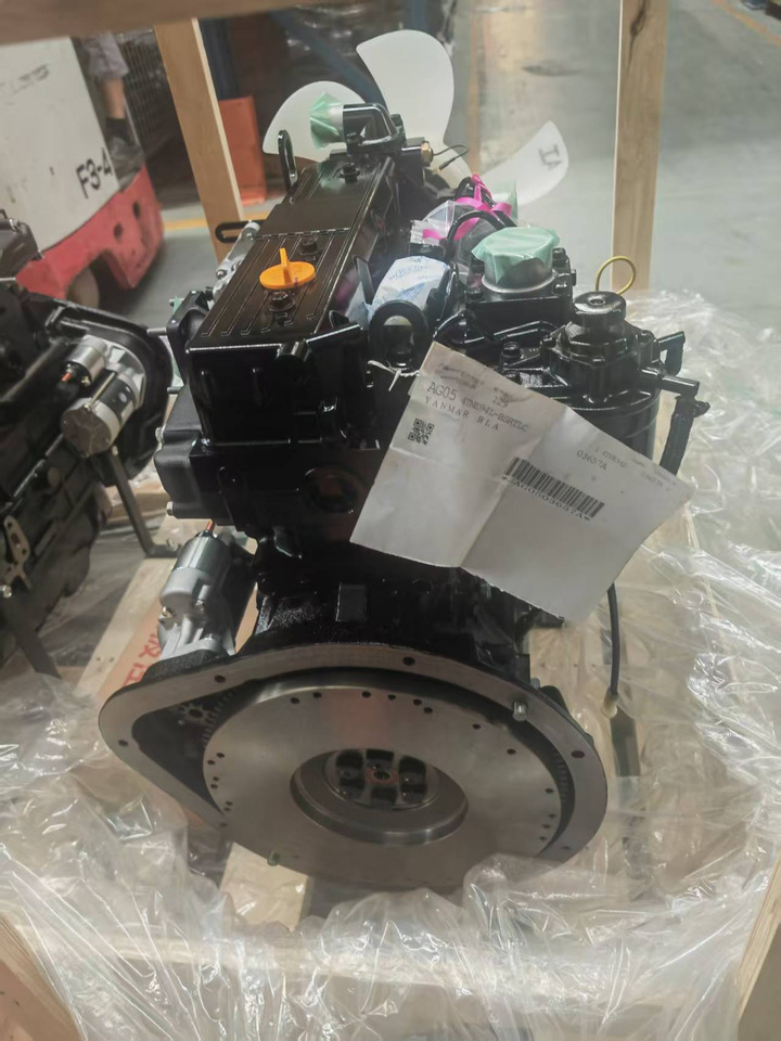 YANMAR 4TNE94 - Мотор за Вилушкар: слика 1 YANMAR 4TNE94 - Мотор за Вилушкар: слика 1