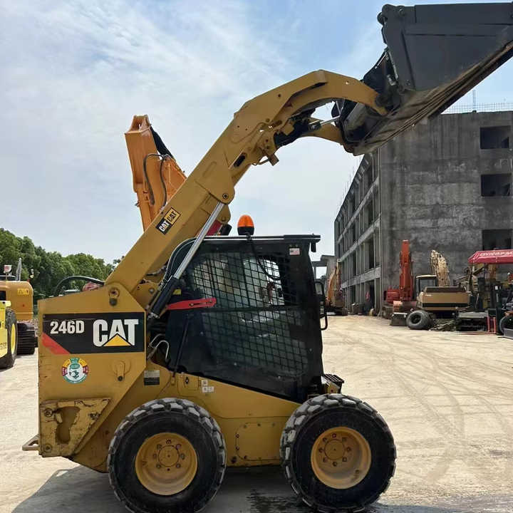 90% New Front Loader Tractor CAT 246D Skid Steer Loader / Used Cat 226B 246C 246d Mini Skid Steer Loader in Stock - Компактен натоварувач: слика 1 90% New Front Loader Tractor CAT 246D Skid Steer Loader / Used Cat 226B 246C 246d Mini Skid Steer Loader in Stock - Компактен натоварувач: слика 1