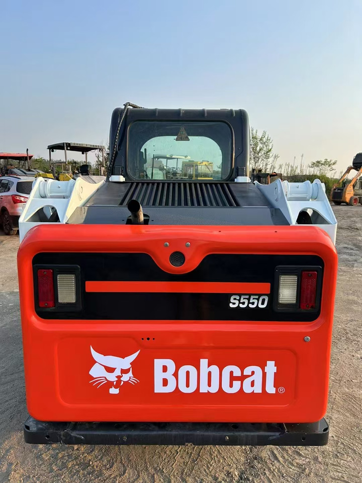 BOBCAT High Performance Low Hours Excellent Condition Reliable Second Hand Bobcat S550 Skid Steer Loader in Stock for Sale - Компактен натоварувач: слика 4 BOBCAT High Performance Low Hours Excellent Condition Reliable Second Hand Bobcat S550 Skid Steer Loader in Stock for Sale - Компактен натоварувач: слика 4