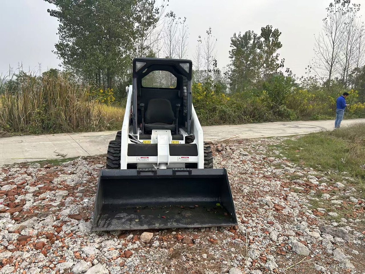 BOBCAT used skidsteer Bobcat S130 - Компактен натоварувач: слика 2 BOBCAT used skidsteer Bobcat S130 - Компактен натоварувач: слика 2