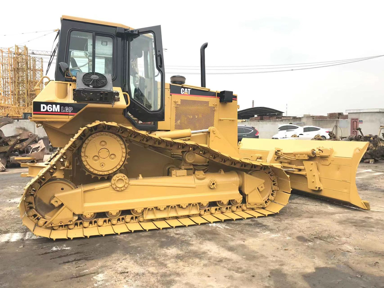 BULLDOZER Good Condition D6m Mini Bulldozer New Crawler Bulldozer with Parts Price Bulldozers - Булдожер: слика 3 BULLDOZER Good Condition D6m Mini Bulldozer New Crawler Bulldozer with Parts Price Bulldozers - Булдожер: слика 3