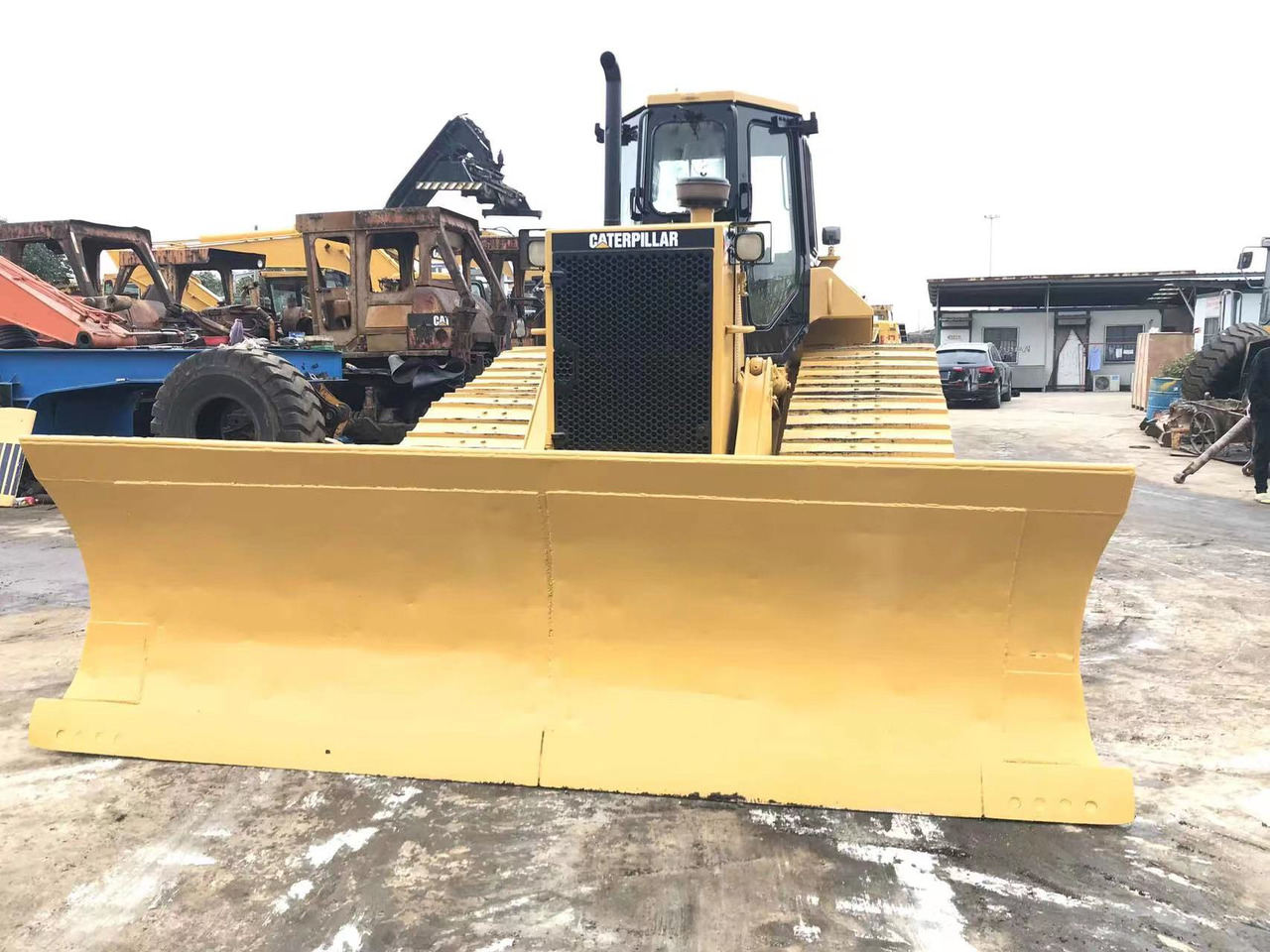 BULLDOZER Good Condition D6m Mini Bulldozer New Crawler Bulldozer with Parts Price Bulldozers - Булдожер: слика 1 BULLDOZER Good Condition D6m Mini Bulldozer New Crawler Bulldozer with Parts Price Bulldozers - Булдожер: слика 1