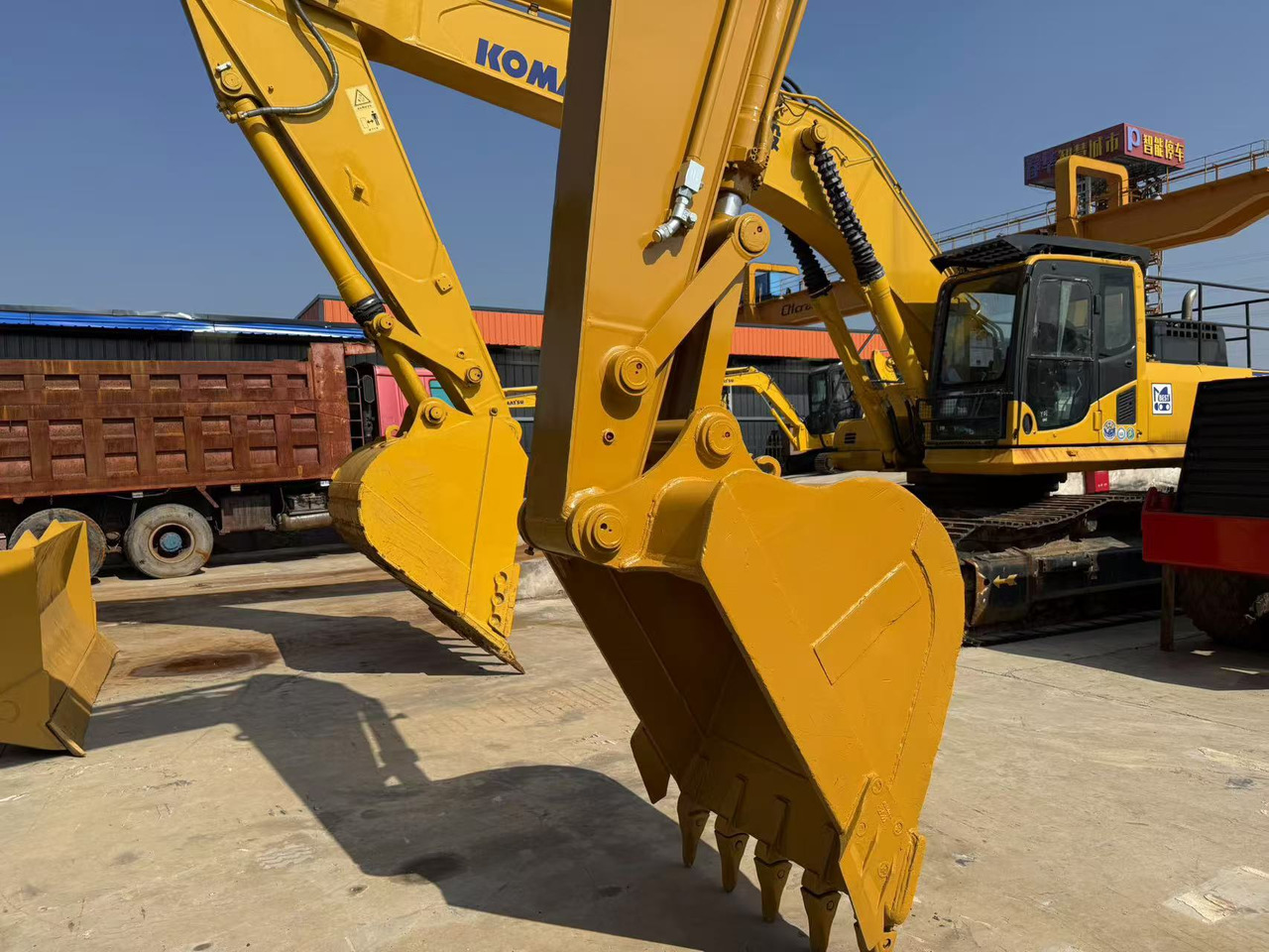 CATERPILLAR Excavator Machine for Cheap Price Hot Sale in China Used 320C - Багер гасеничар: слика 4 CATERPILLAR Excavator Machine for Cheap Price Hot Sale in China Used 320C - Багер гасеничар: слика 4
