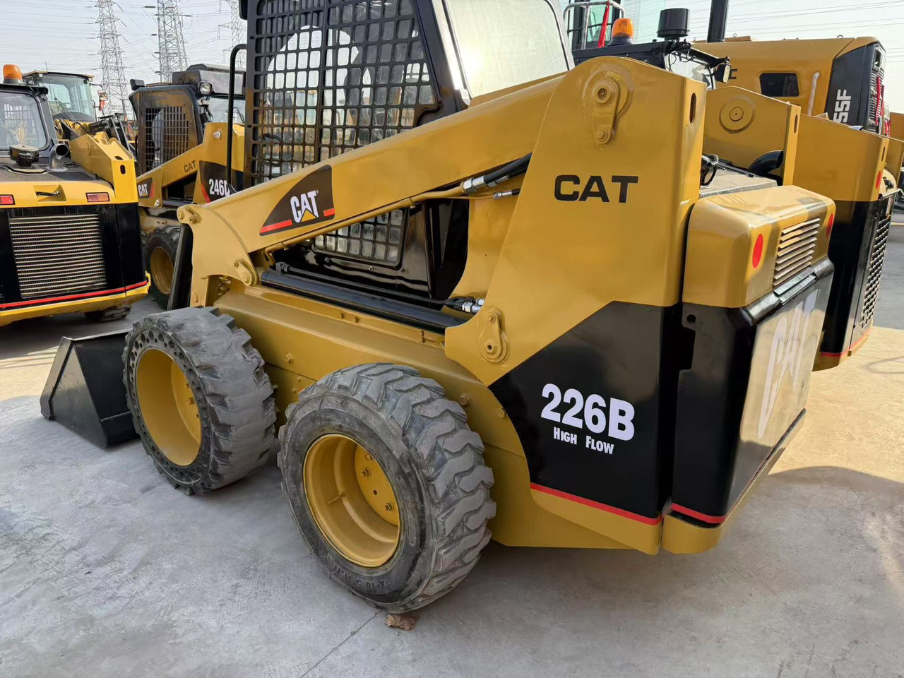 CATERPILLAR Used Mini Small CAT226B Skid Steer Loader in Stock with Best Review for Sale - Компактен натоварувач: слика 1 CATERPILLAR Used Mini Small CAT226B Skid Steer Loader in Stock with Best Review for Sale - Компактен натоварувач: слика 1