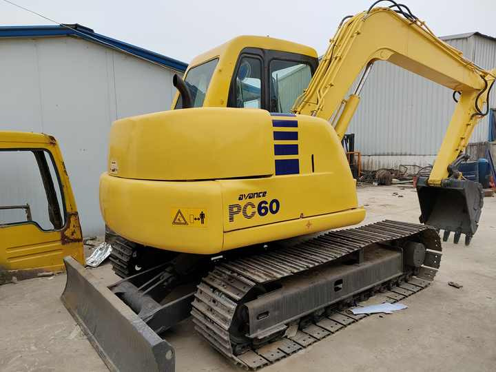 Cheap Used Komatsu PC60-7 Crawler Excavator with High Efficiency Used Heavy Machinery Komatsu P60-7 Digger Cheap for Sale - Багер гасеничар: слика 3 Cheap Used Komatsu PC60-7 Crawler Excavator with High Efficiency Used Heavy Machinery Komatsu P60-7 Digger Cheap for Sale - Багер гасеничар: слика 3