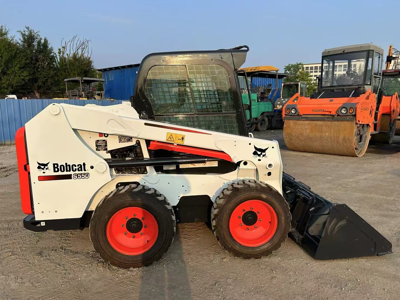 BOBCAT High Performance Low Hours Excellent Condition Reliable Second Hand Bobcat S550 Skid Steer Loader in Stock for Sale - Градежна машина: слика 3 BOBCAT High Performance Low Hours Excellent Condition Reliable Second Hand Bobcat S550 Skid Steer Loader in Stock for Sale - Градежна машина: слика 3